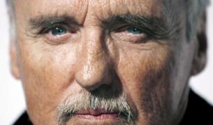 Денис Хопър се развежда с петата си жена и се опитва да се пребори с рака