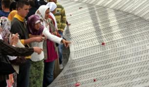 Паметникът на жертвите от Сребреница