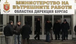 МВР: Задържахме петима полицаи