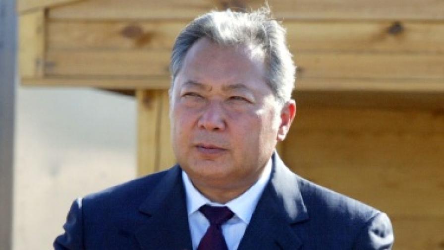 В Киргизстан заплашиха Бакиев със сила