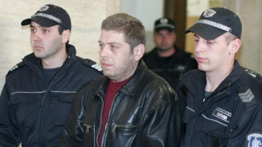 Съдия Петър Сантиров остава в ареста 