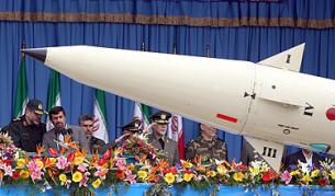 Иранският президент Махмуд Ахмадинеджад на военния парад по повод Деня на националната отбрана