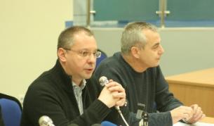 Сергей Станишев и д-р Емил Райнов по време на пресконференция след семинар на левицата, януари 2010 г.