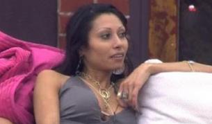 Възрастното семейство Каменарови подозира, че Анжелика има бизнес "на ръба на закона"