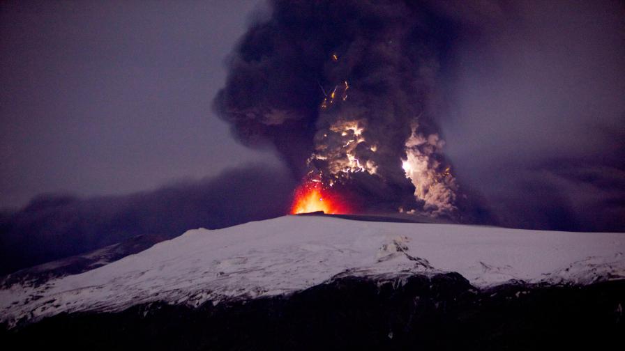 Вулканът продължи да изригва и на 19 април