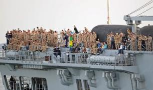 Кораб "Албион" от британските ВМС прибра в родината част от съгражданите си, блокирани в Испания