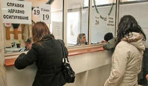 Опашките на гишетата на НАП се увеличават доста в последните дни на данъчната кампания