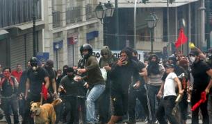 Т.нар. Riot Dog се оказа редовен участник в гръцките протести.