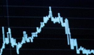 Икономиката се свива повече от очакваното