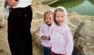 Лидия и Ана вече са свободни. Братчето им Симон и родителите им са в неизвестност