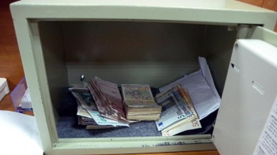 Част от намерените в офис на Кабаджов пари