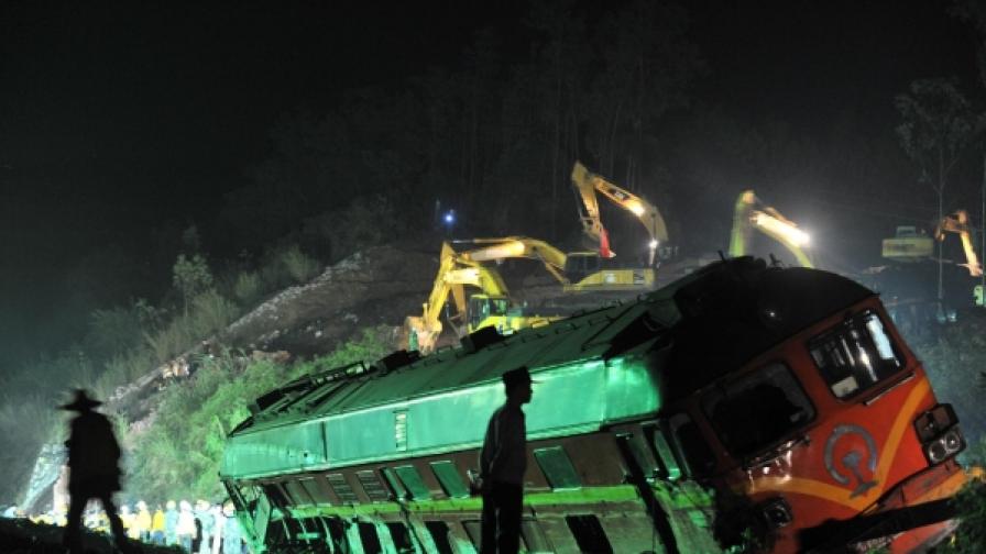 Влак дерайлира в Китай, има загинали