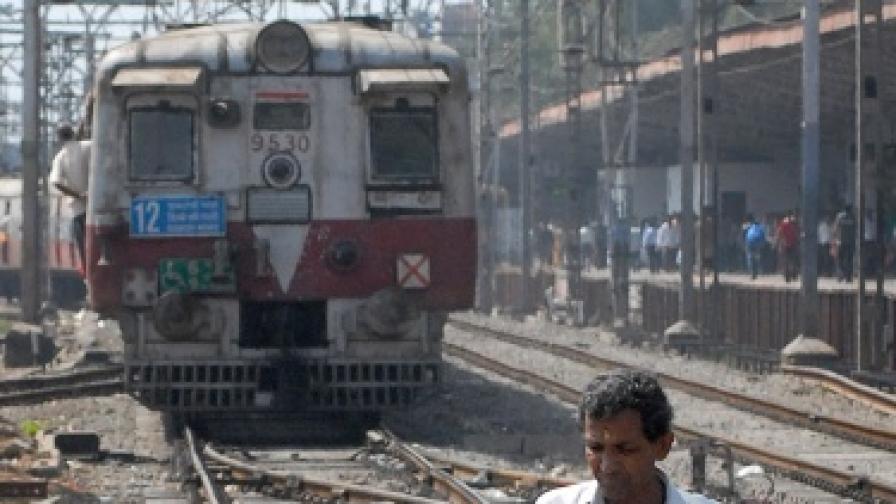 Десетки загинали при атентат в индийски влак