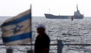 Корабът "Рейчъл Кори", плава към пристанище Ашдод под контрола на израелски военни