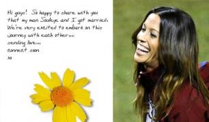 Щастливата вест в сайта на певицата (вляво) и Аланис на бейзболен мач