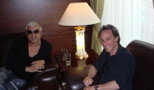 Азис и интервюиращият го журналист от в. "Ню Йорк таймс"