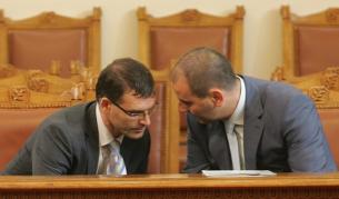 Вицепремиерите Дянков и Цветанов по време на днешния парламентарен контрол