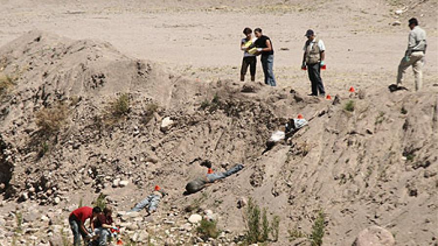В средата на май в същия район бяха намерени три тела, две от които – обезглавени