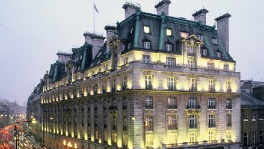 Безработен мошеник лъже, че продава лондонския хотел "Риц"