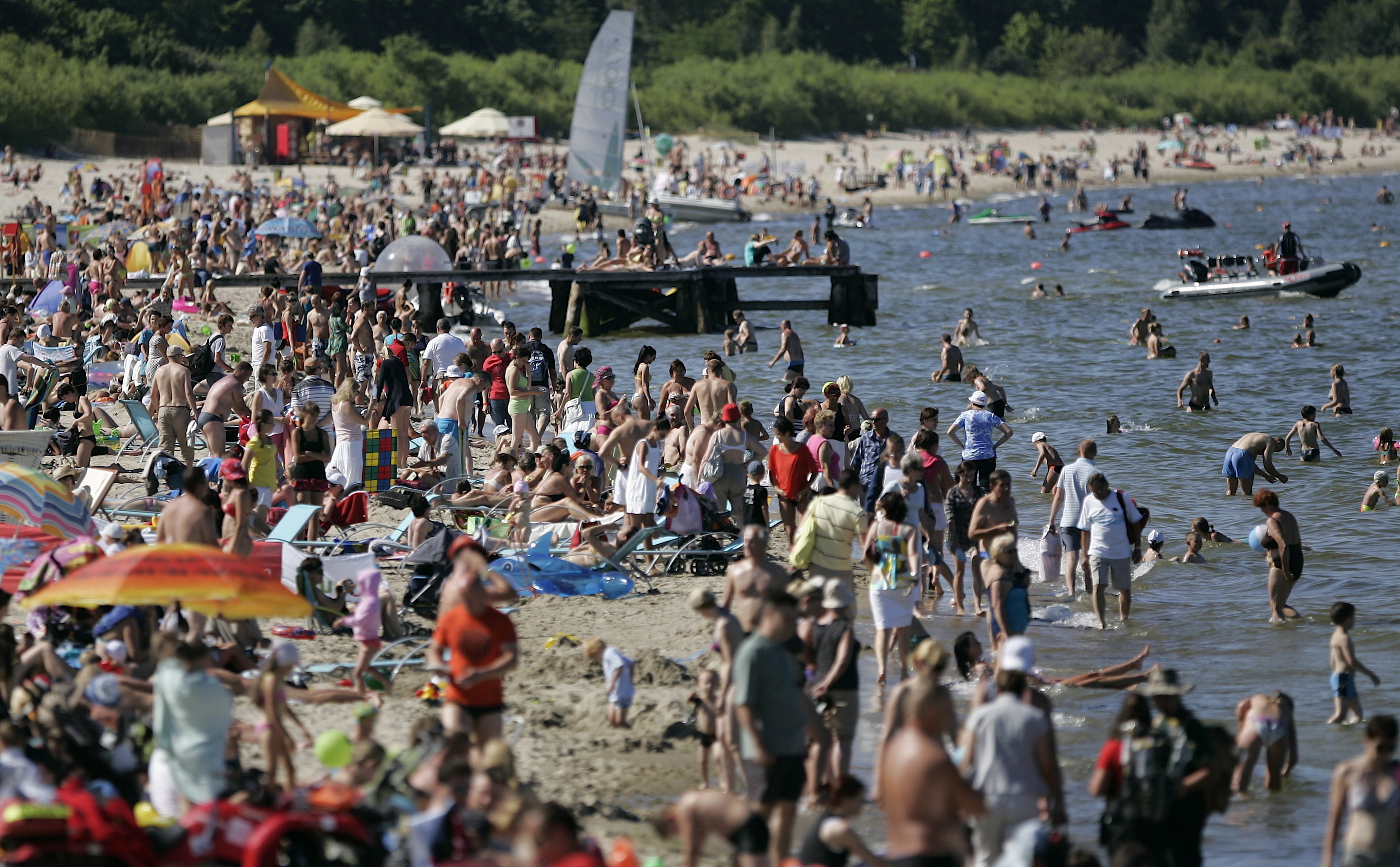 Какво ни дебне на плажа и във водата