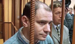 Игор Сутягин слуша присъдата си. На 7 април 2004 година той беше осъден на 15 години затвор по обвинения за шпионаш в полза за САЩ