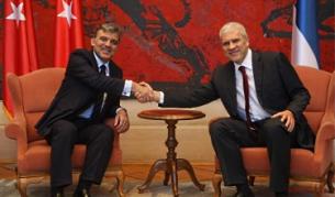 Турският президент Абдулах Гюл със сръбския си колега Борис Тадич