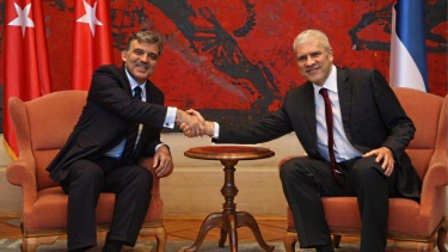 Турският президент Абдулах Гюл със сръбския си колега Борис Тадич