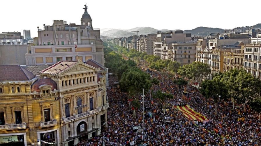 1,5 млн протестираха в Барселона срещу решение испанския Конституционен съд, отказал да признае каталонците за отделна нация (10 юли 2010)