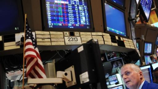 Какво става, пазарите в САЩ се сринаха, доларът пада