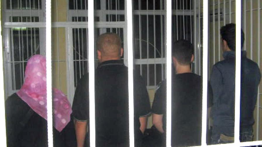 Десет души опитали да влязат незаконно в България