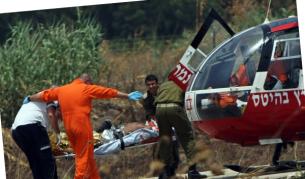 Медици евакуират ранен израелски войник след престрелка на границата с Ливан