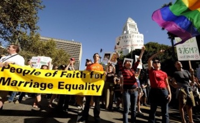 Забраната на гей браковете в Калифорния е противоконституционна