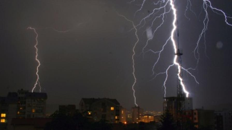 Мълния уби момче край самоковско село