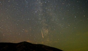 Дъжд от падащи звезди тази нощ над българско небе