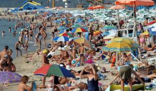 Плажовете във Варна са препълнени от рано сутрин