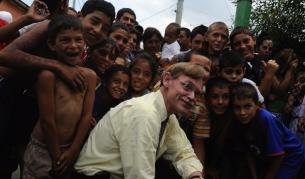 При последното си посещение в България президентът на Световната банка Робърт Зелик посети столичния квартал”Факултета”, където се срещна с жители и с неправителствената организация "Романи Бах"