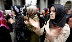 ООН иска Турция да премахне забраната за забрадки