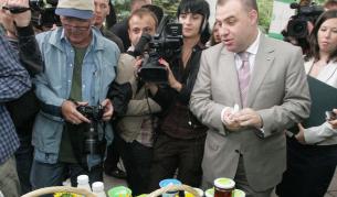 Министърът на земеделието и храните Мирослав Найденов открива Събора на българското земеделие пред сградата на ведомството