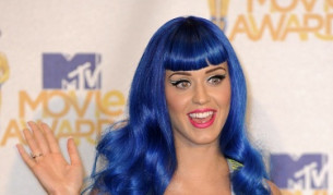 Кейти Пери с 11 гости на моминско парти