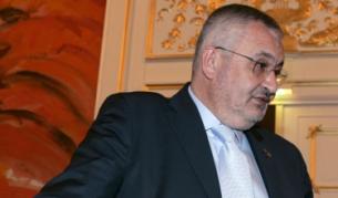 Румънският финансов министър Себастиан Владеску