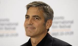 Джордж Клуни се притеснявал от голи сцени