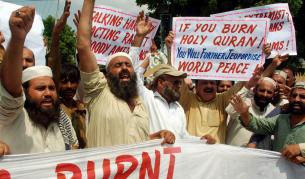 Интерпол: Ако Коранът изгори, светът загазва