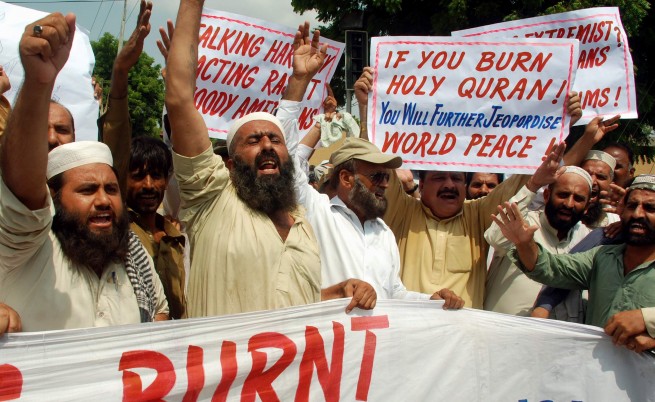Интерпол: Ако Коранът изгори, светът загазва