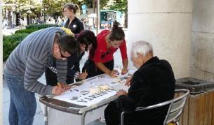 В края на септември 2009 г. пред сградата на общината в Бургас се събираха подписи в подкрепа на Лисичков