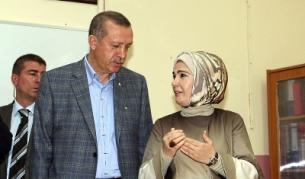 Министър-председателят на Турция Таийп Ердоган с жена си Емине