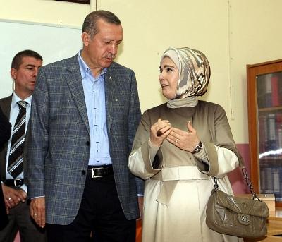 Министър председателят на Турция Таийп Ердоган с жена си Емине