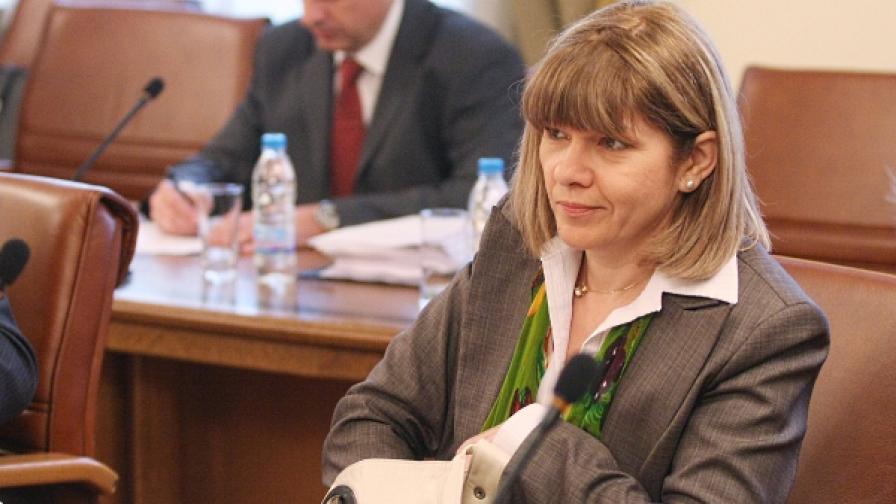 Министърът на околната среда и водите Нона Караджова