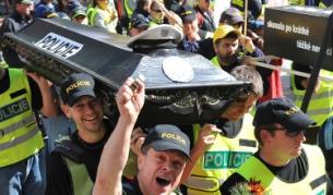 Протестът на чешките държавни служители в Прага