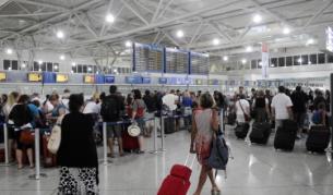 Пътуваме в чужбина по-малко и през август