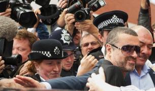 Джордж Майкъл се чувства добре зад решетките